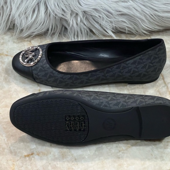 Michael Kors Black & Sliver Logo Ballet Flats - Women - Picture 7 of 12